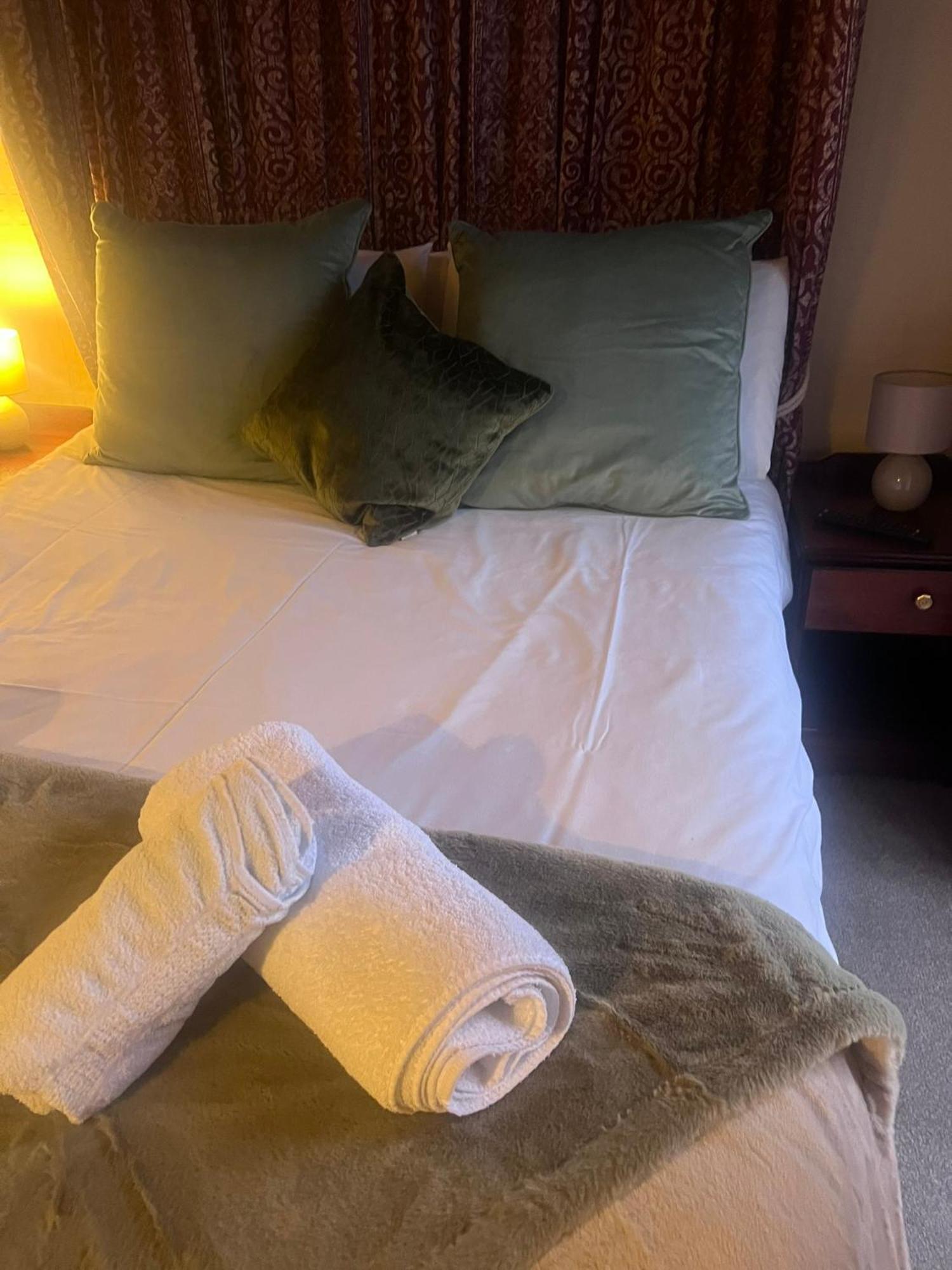 The Crown Hotel Lynton Bagian luar foto
