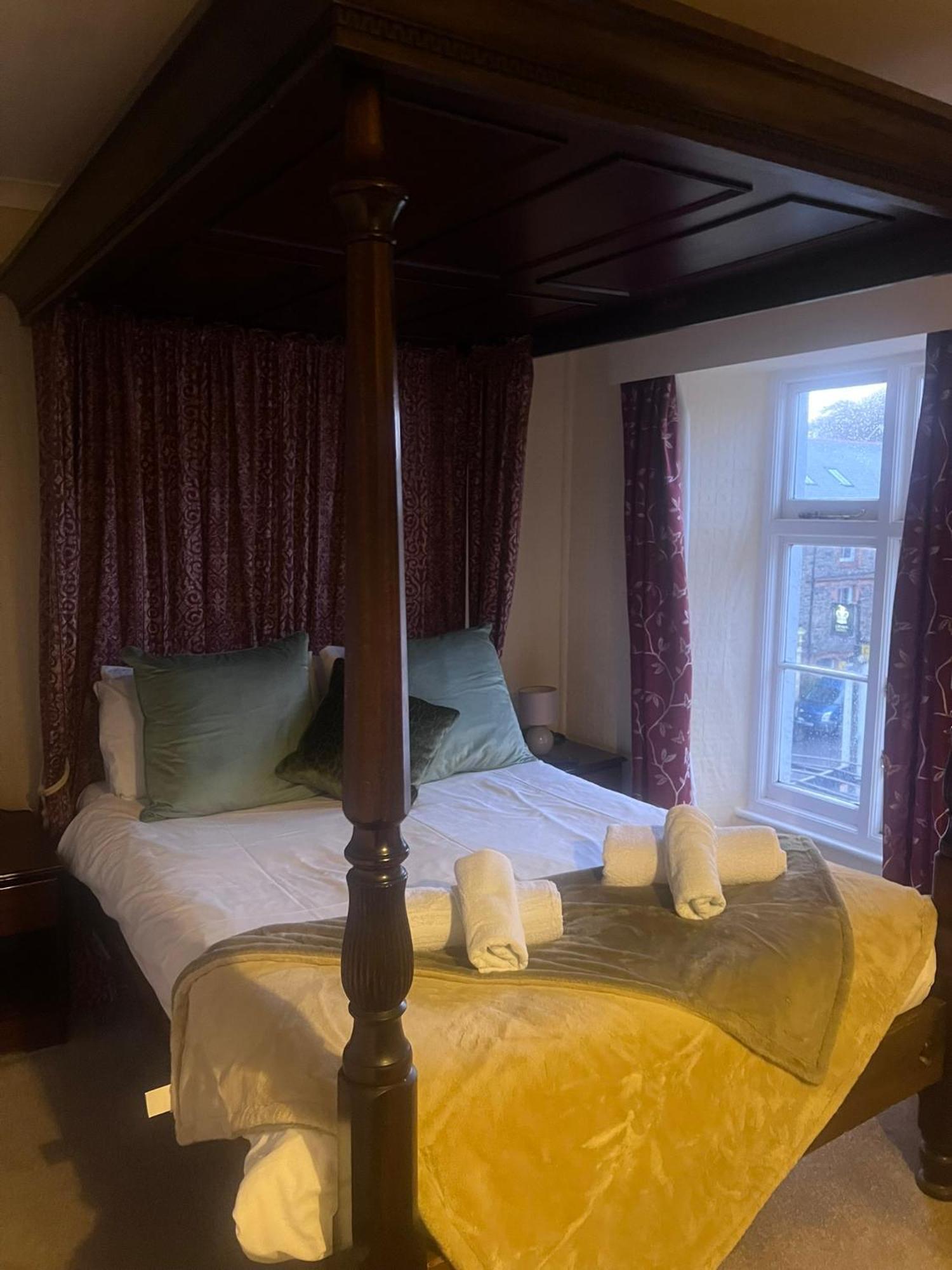 The Crown Hotel Lynton Bagian luar foto